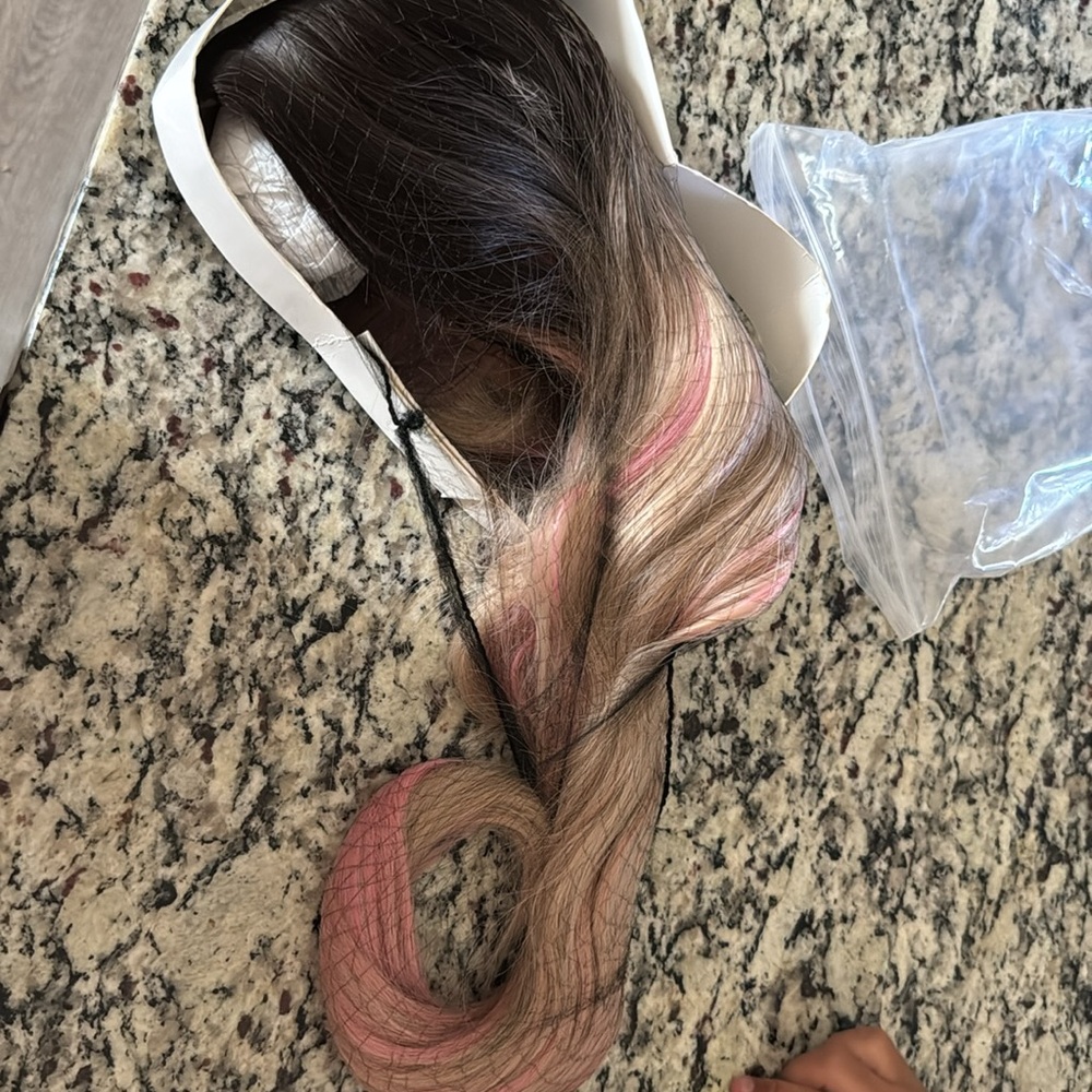 Wig - Picture 3 of 4